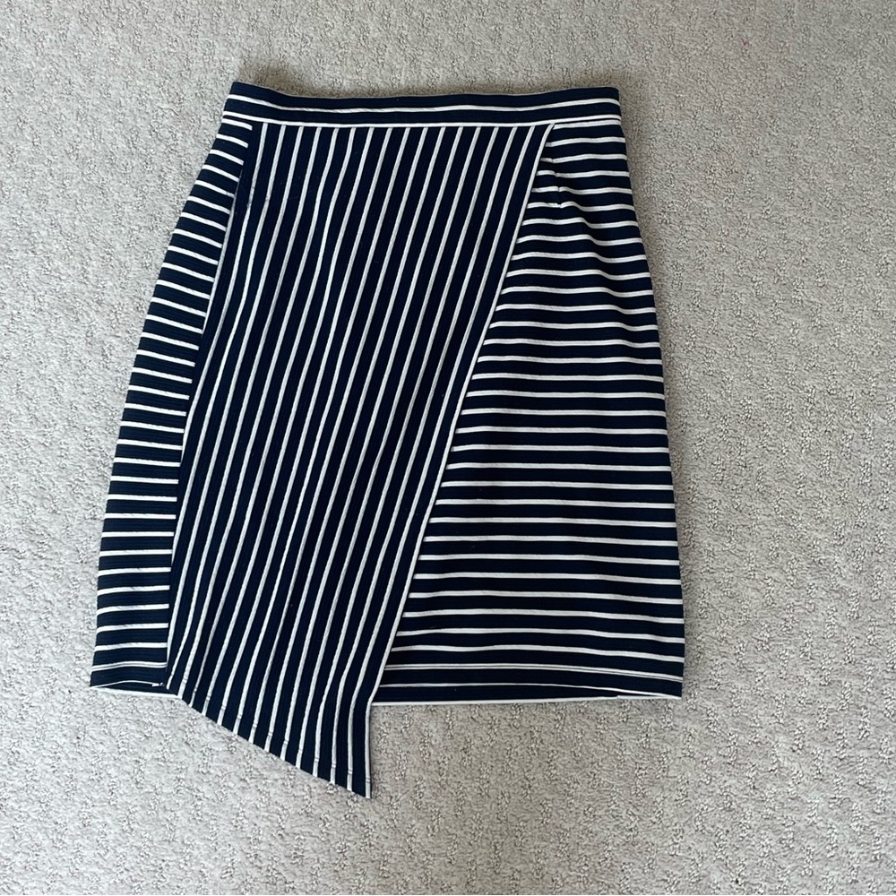 Anthropologie Hutch Chauncey Navy Blue White Asymmetric Striped Skirt Sz 10 - Picture 5 of 9